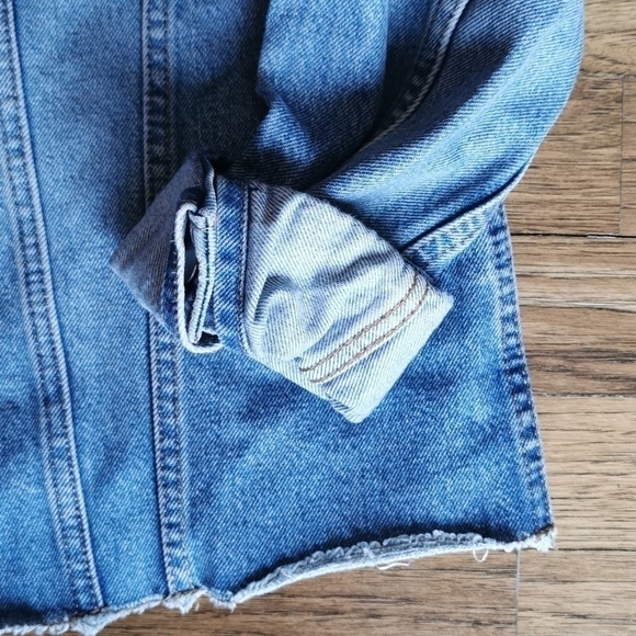 H&M Highly Distressed Faded Denim Jacket 8 - Picture 4 of 7